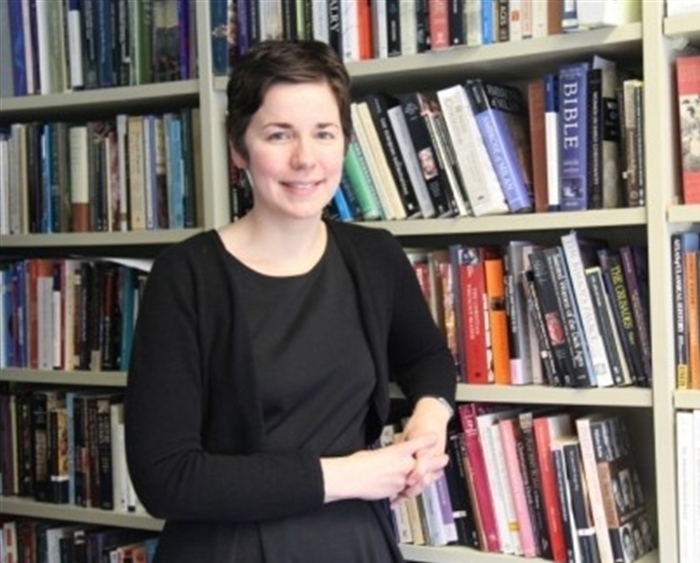 Anna Jones in front of bookshelves