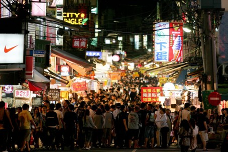Visitors fill the street of a night market in Taipei, Taiwan, on Saturday, May 8, 2010. About 54 million Chinese may travel abroad this year, and a stronger yuan may boost their spending in Taiwan as the government in Beijing allows more citizens to visit the island. Photographer: Maurice Tsai/Bloomberg